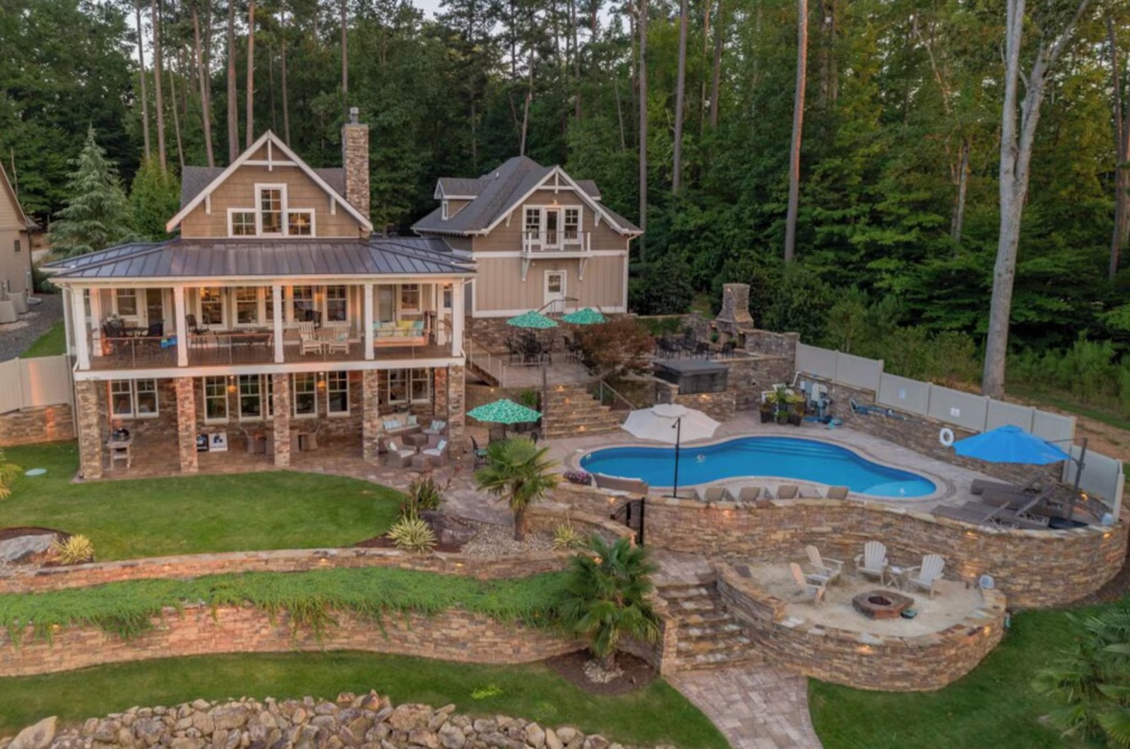 Couples getting married in an airbnb wedding venues