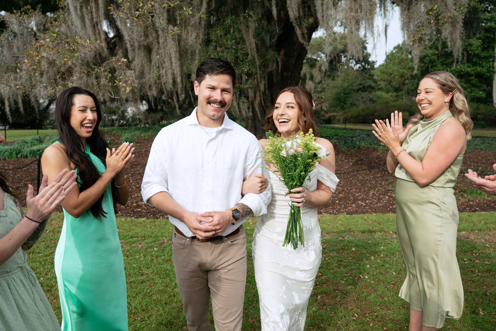 Airlie Gardens Wedding Photos — photograph 1