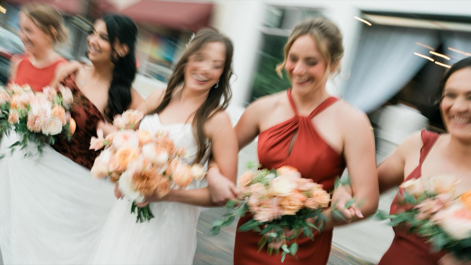 couples getting married at an outdoor wedding venue at the Atrium in Wilmington, NC