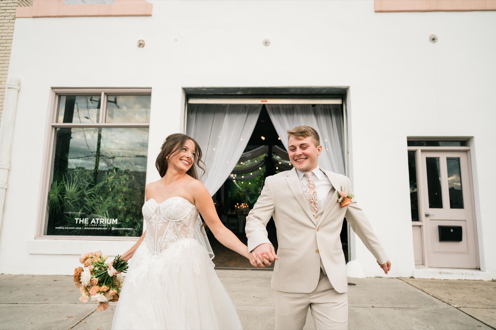 couples getting married at an outdoor wedding venue at the Atrium in Wilmington, NC