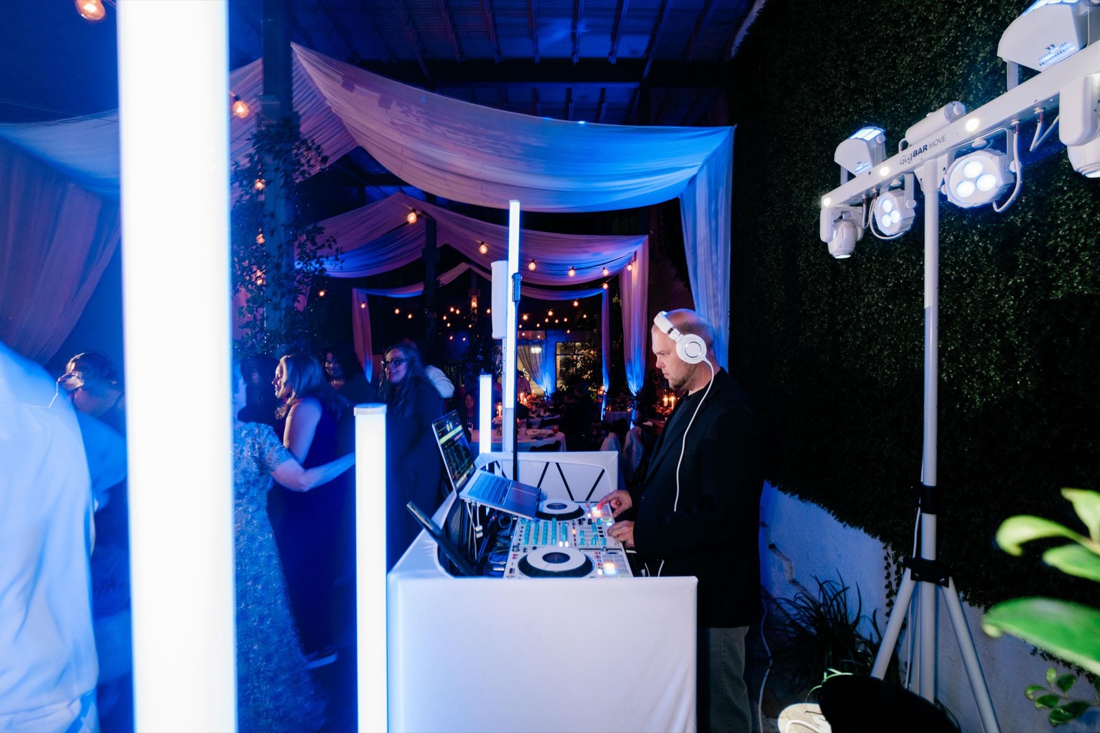 couples getting married at an outdoor wedding venue at the Atrium in Wilmington, NC