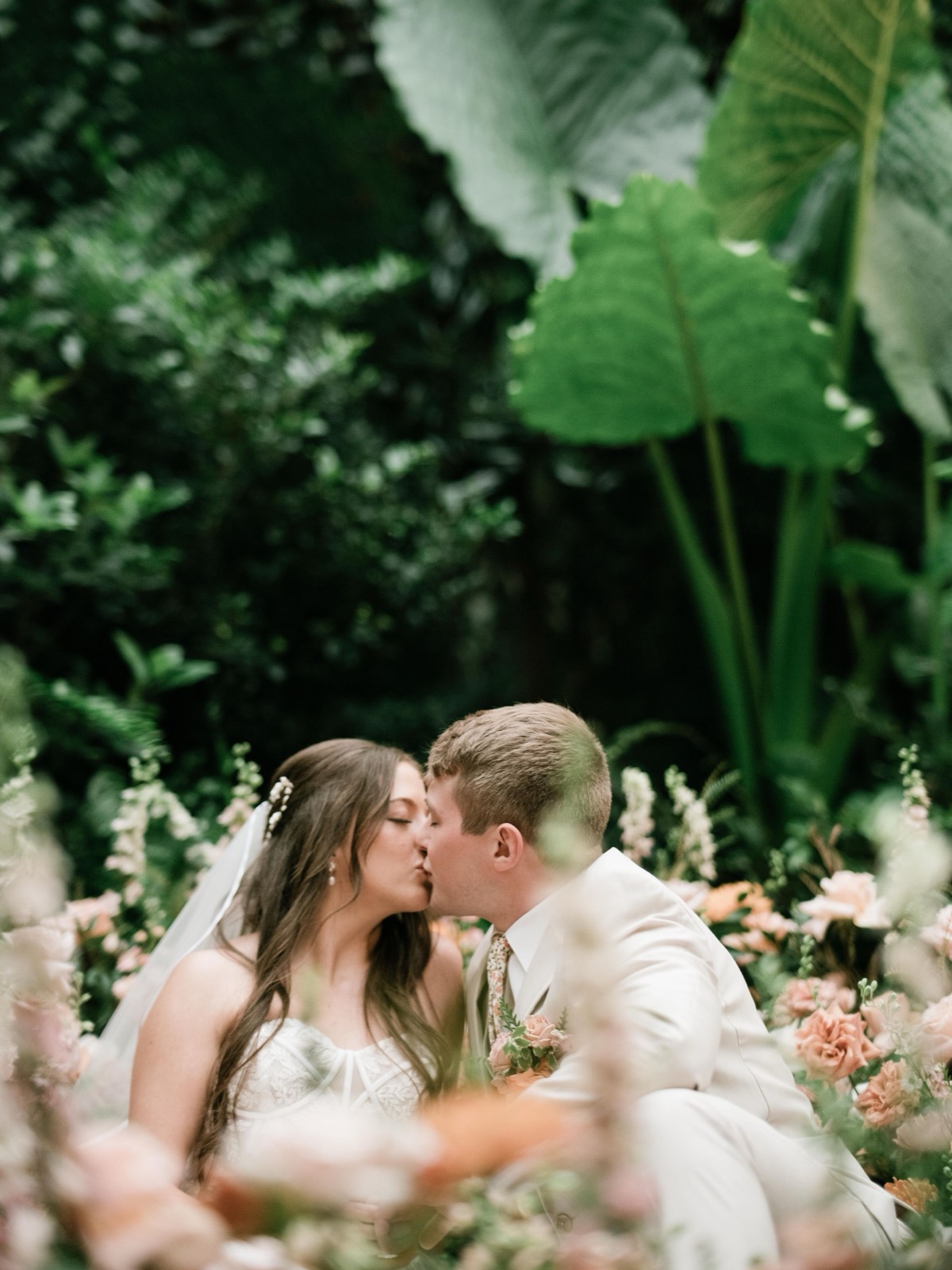 couples getting married at an outdoor wedding venue at the Atrium in Wilmington, NC