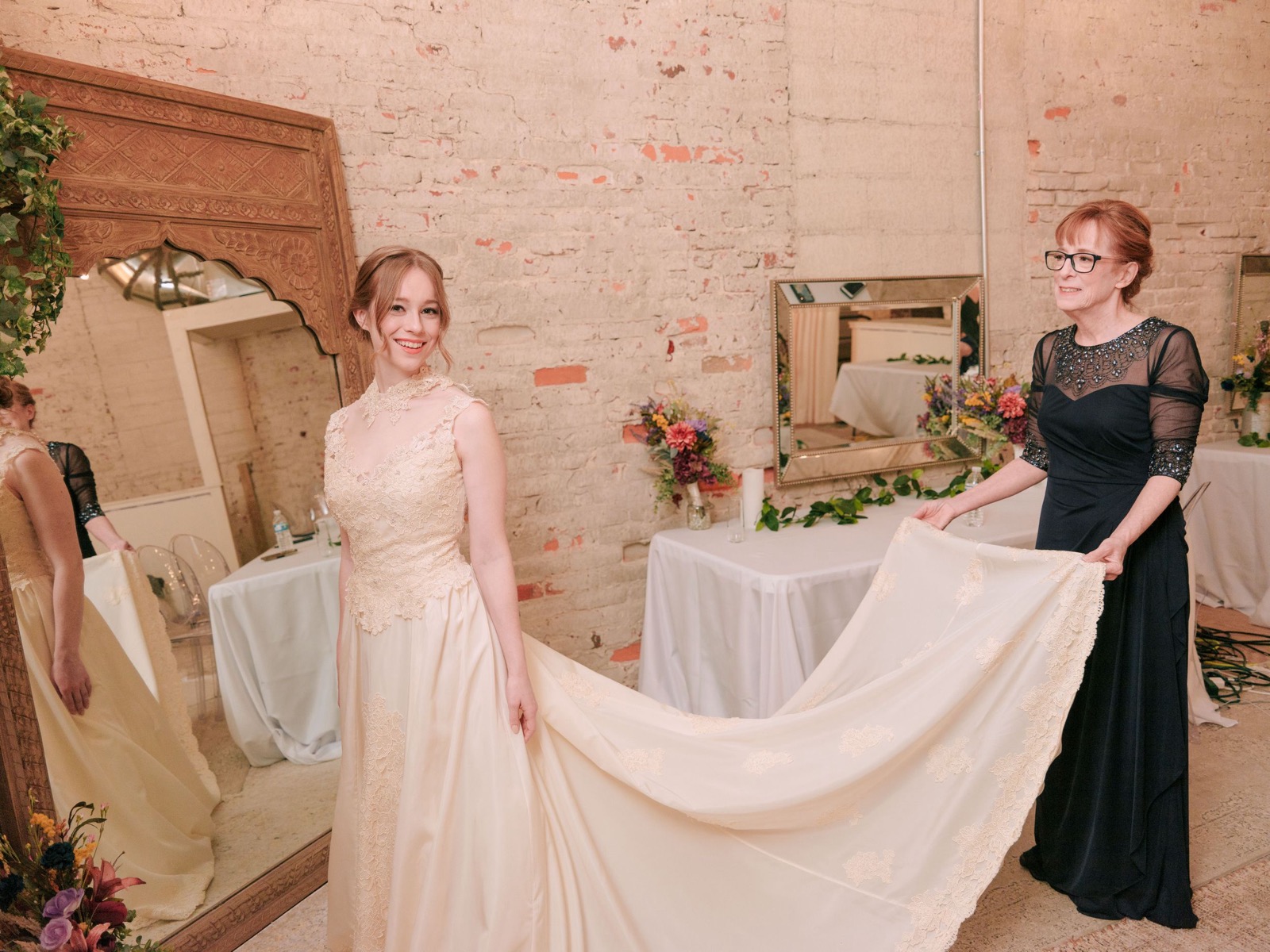 Bridal Portraits with mom at Moala at Riverside