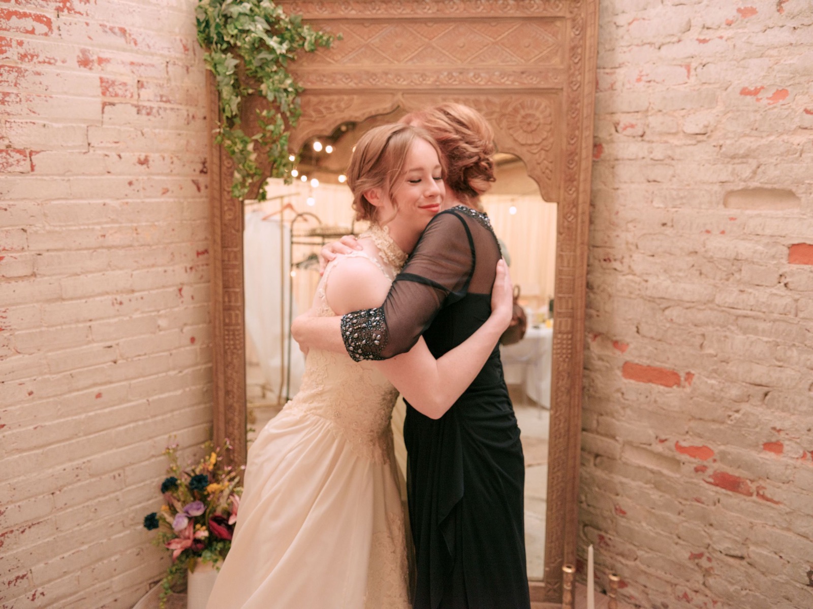 Bridal Portraits with mom at Moala at Riverside