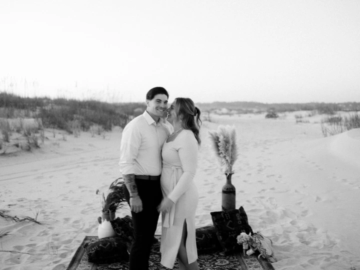 couples propose on the beach